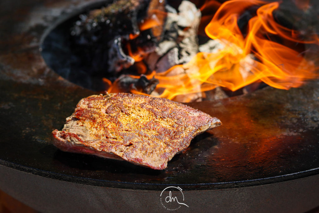 bavette d'aloyau Angus grillée au brasero plancha